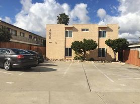 4658 E Mountain View Dr