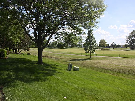 3rd image of 1513 Club Dr #A