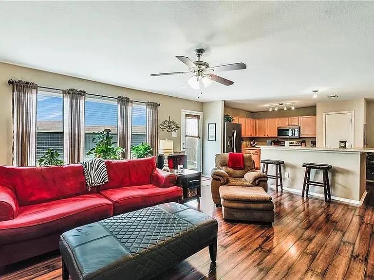 7524 Lazy Spur Blvd — Photo 3