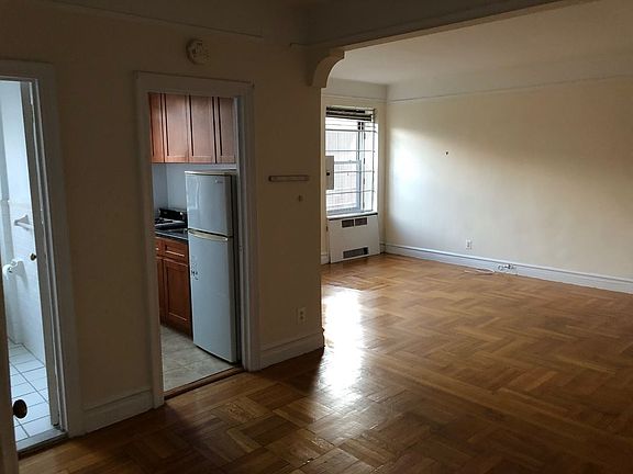 3rd image of 209 W 104th St APT 6B