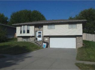 5531 NW Fairway Dr, Lincoln, NE 68521