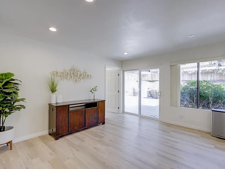 25425 Mandarin Ct — Photo 8
