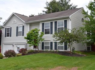 202 Edgewood Dr E, Beaver, PA 15009