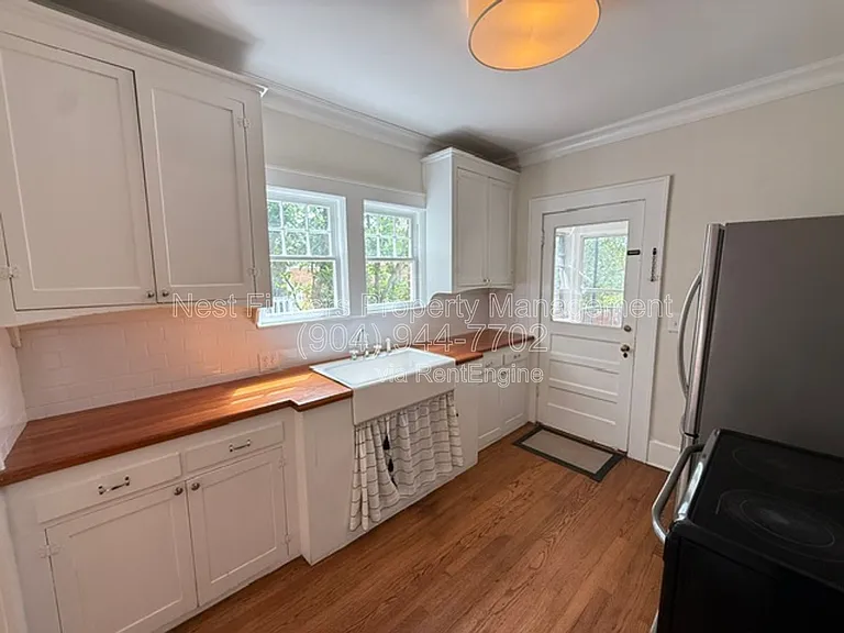 3520 Pine St — Photo 11