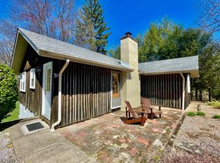 31 Moquis Trl, Oak Ridge, NJ 07438