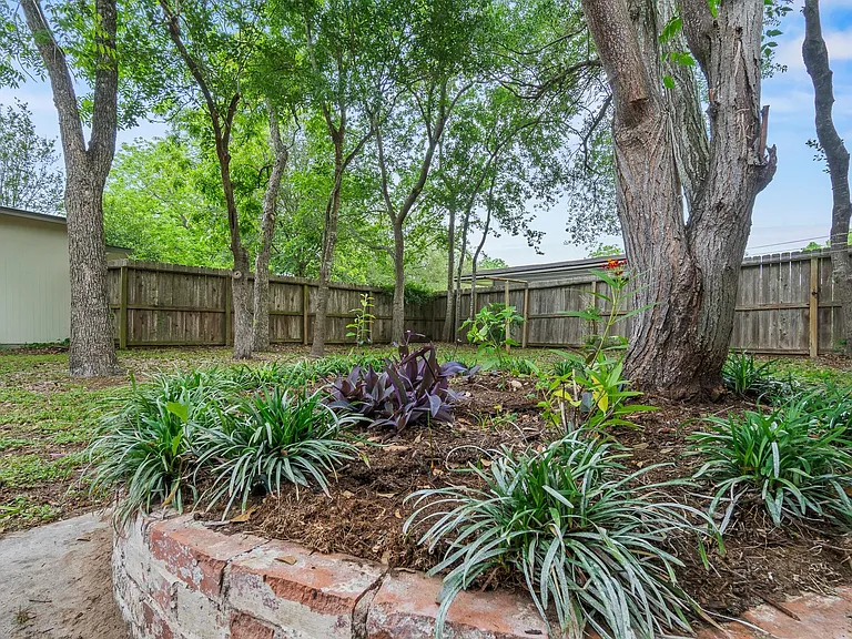 603 Crockett St — Photo 43