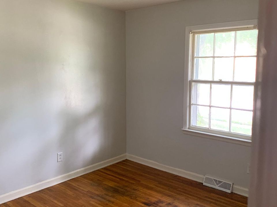 1st image of 614 Warrington Dr