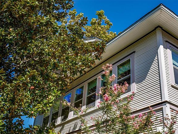 3rd image of 106 N Edgefield Ave