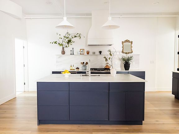 4th image of 60-62 Trumbull St #60-2