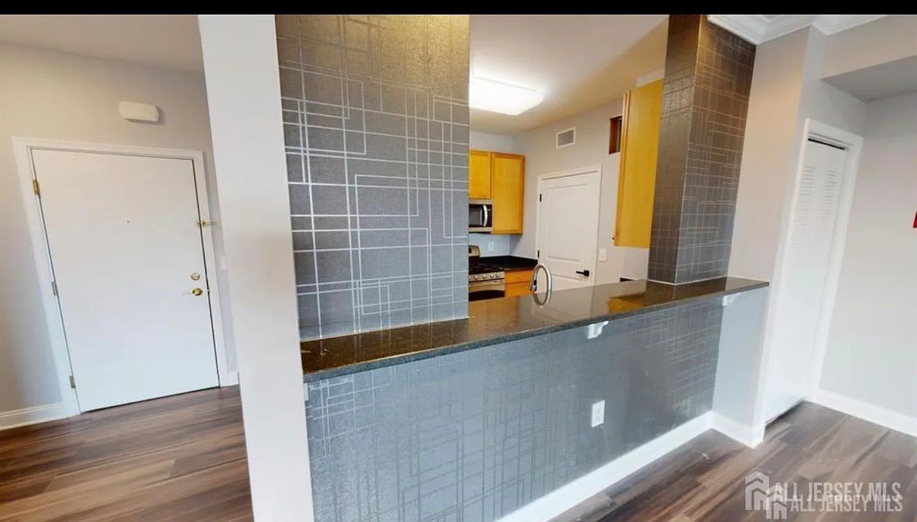 2 bed, 2.0 bath, $2,950 — Photo 4