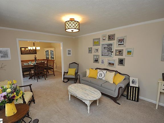 2nd image of 609 Great Glen Ct