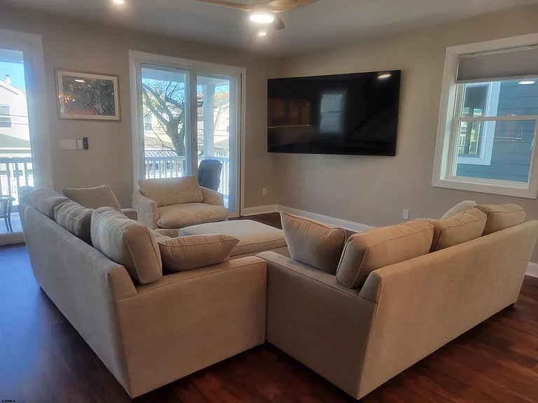 18 N Buffalo Ave — Photo 16