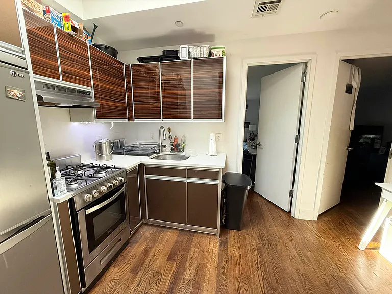 1072 Bergen St #4F — Photo 3