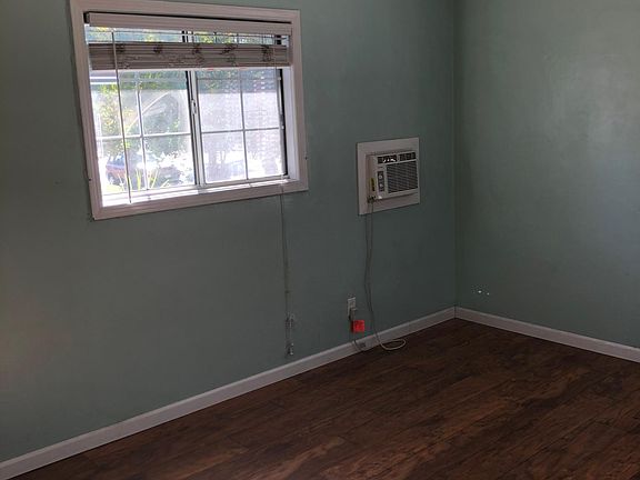 5th image of 1738 N Hollywood Way