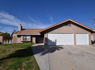 3076 Pinon Ct, Highland, CA 92346