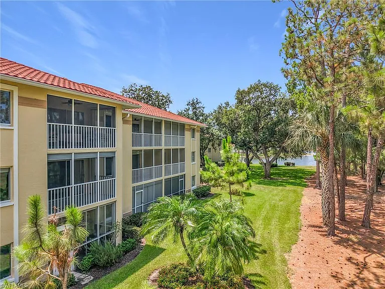3685 Amberly Cir #D203 — Photo 32