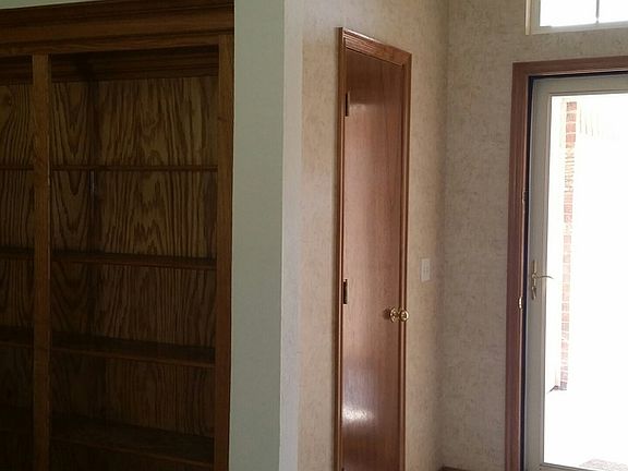 2nd image of 520 Eastridge Dr