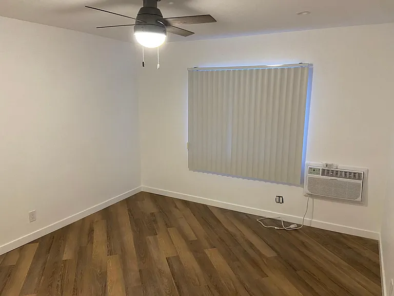 5447 Russell Ave #17 — Photo 10
