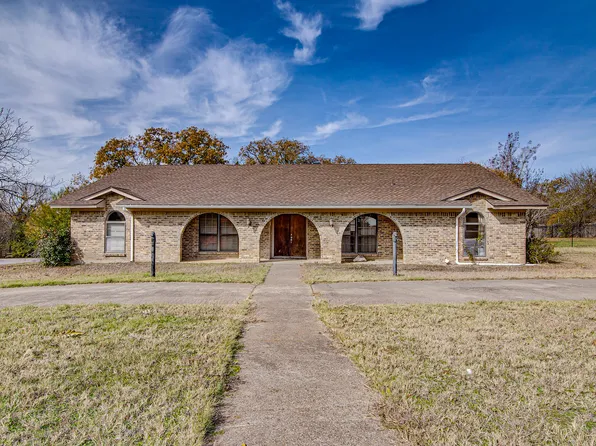 304 Roaring Springs Dr, Joshua, TX 76058