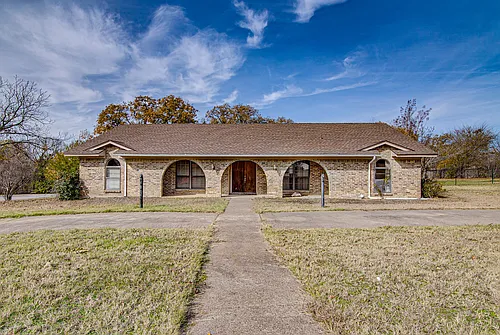 304 Roaring Springs Dr Photo 1