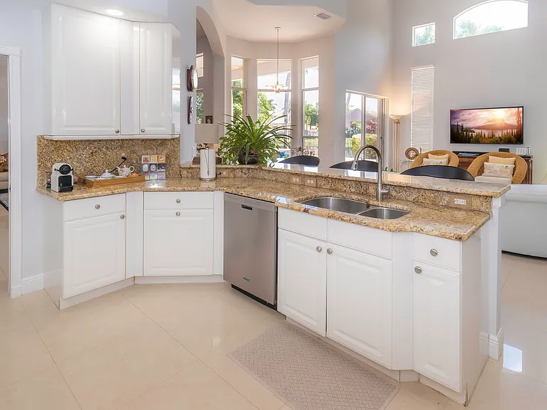 10849 Bal Harbor Dr — Photo 25