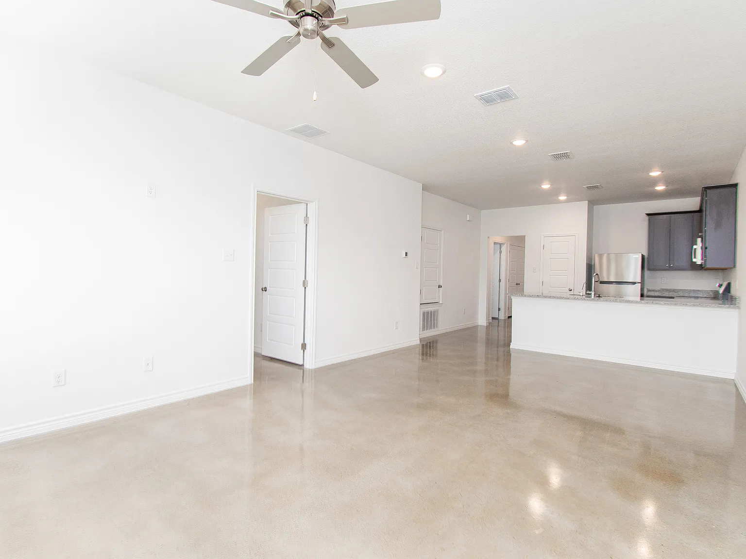 3 bed, 1175 sqft, $1,600 — Photo 3