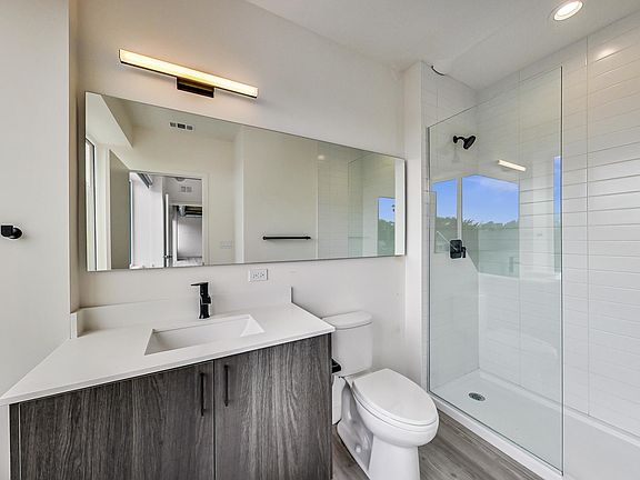 4th image of 5700 N Ashland Ave #43a9db1d6