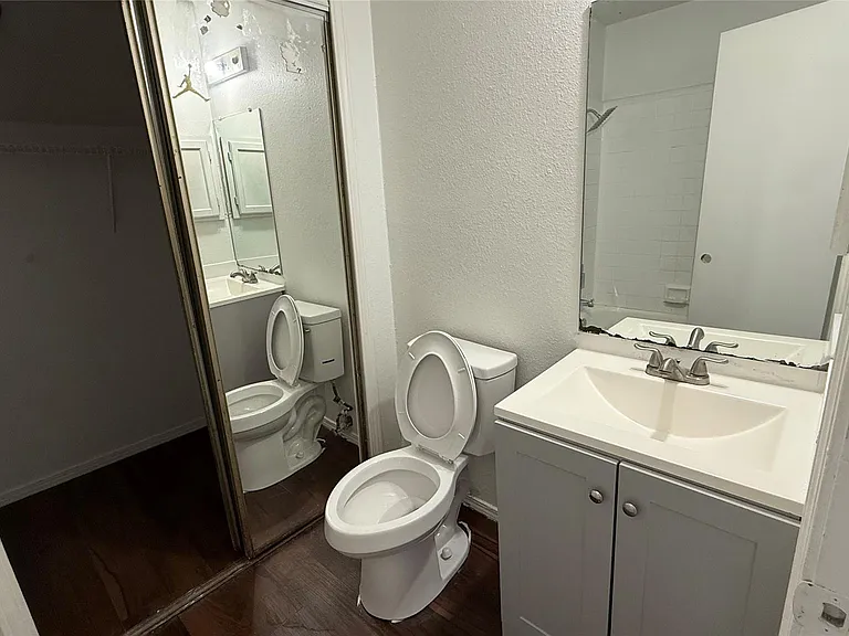 9839 Walnut St #210 — Photo 11
