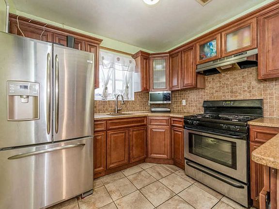 5th image of 151-34 133rd Ave #151-34