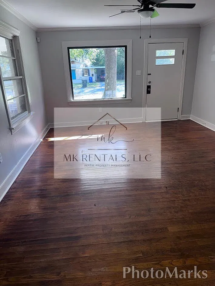 1605 Davis St — Photo 2