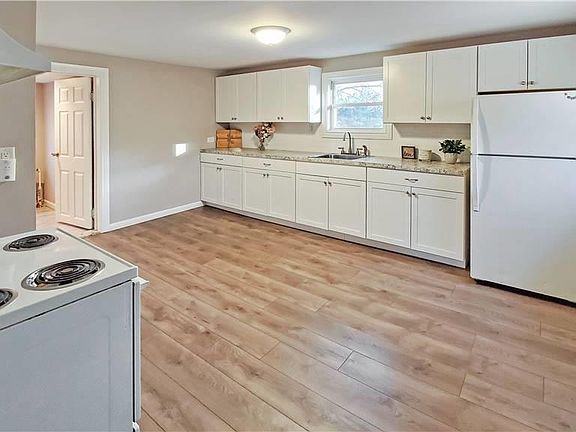 2nd image of 139 Waverly Ave #B