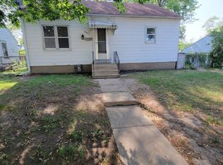 820 Maxwell St, Waterloo, IA 50701