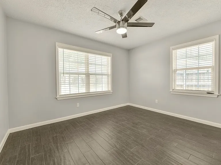 1125 Grace St — Photo 22