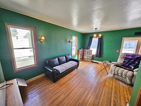 4th image of 428 S Main Ave