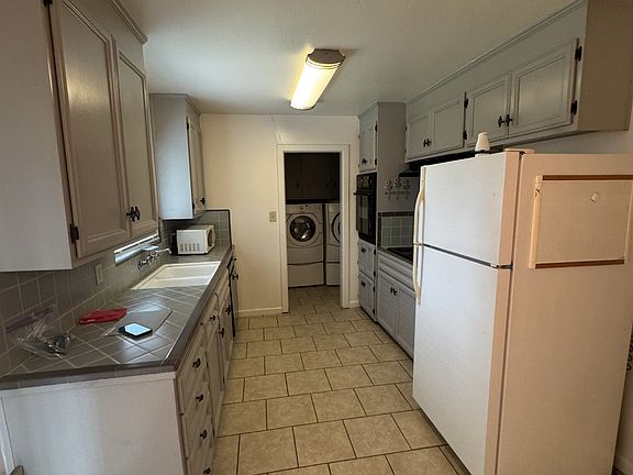3rd image of 3213 Telegraph Ave