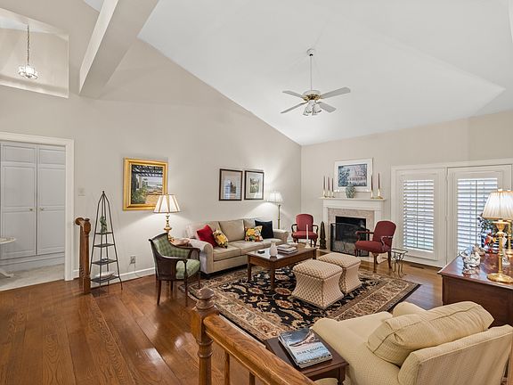 3rd image of 2936 Tabor Oaks Ln