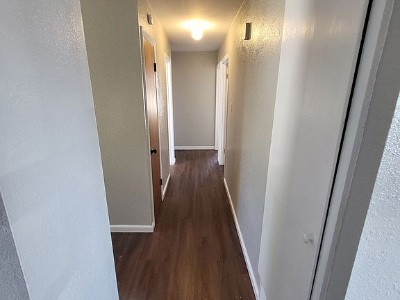 4th image of 3014 Division St