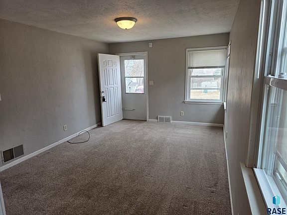 4th image of 2213 W 15th St