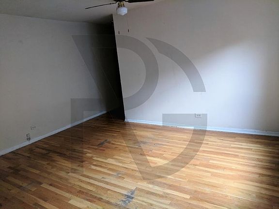 3rd image of 821 W Cornelia Ave APT 317