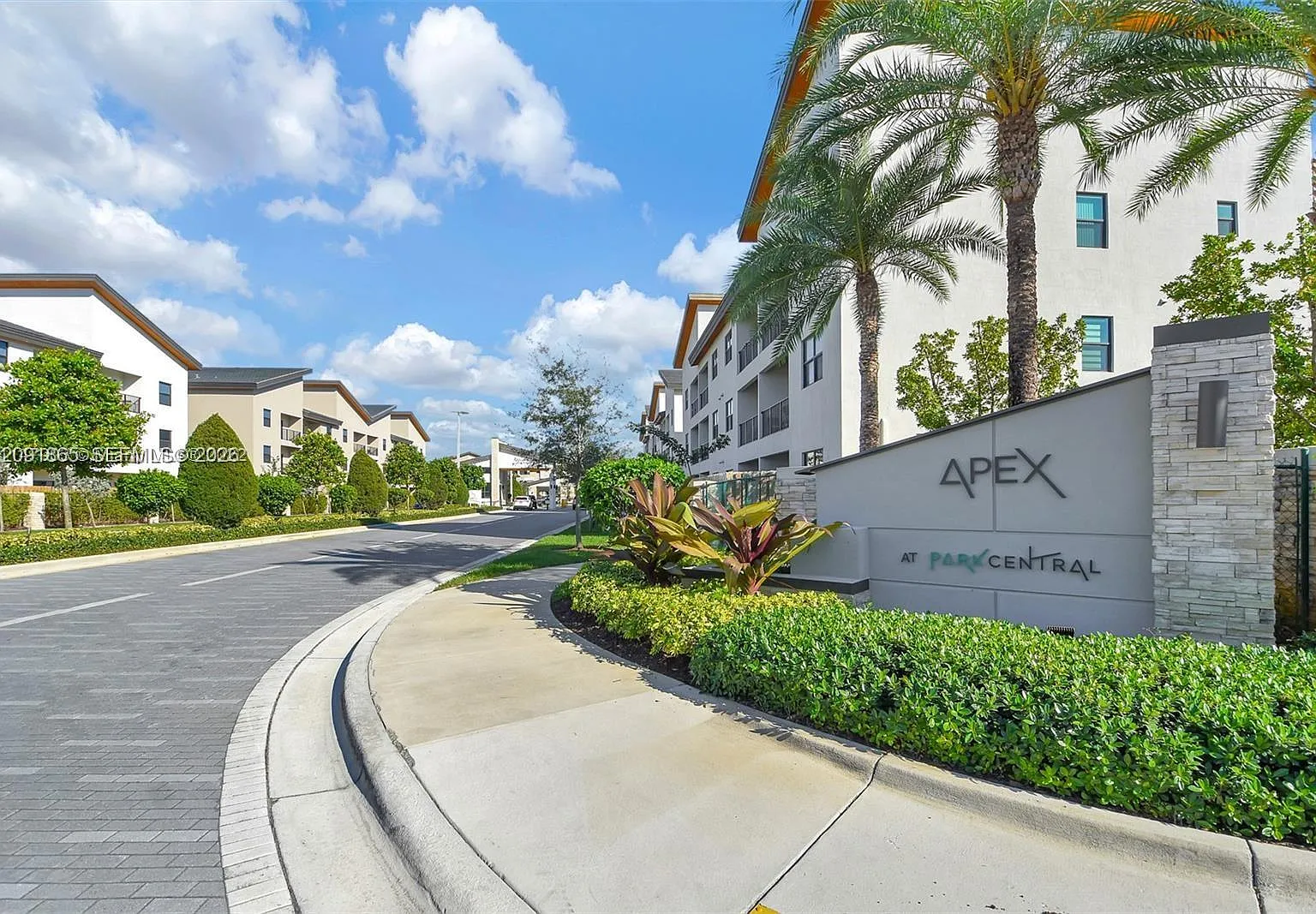 Apex At Park Central Cond — Photo 4
