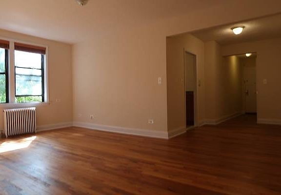 3rd image of 2115 19th St APT 2E