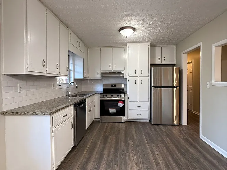 7016 Adel Ln — Photo 5