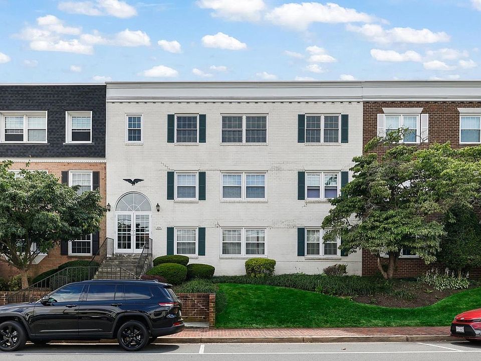 1st image of 109 Center St N APT 304C