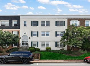 109 Center St N APT 304C, Vienna, VA 22180
