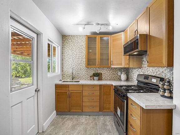 5th image of 3208-10 46th St