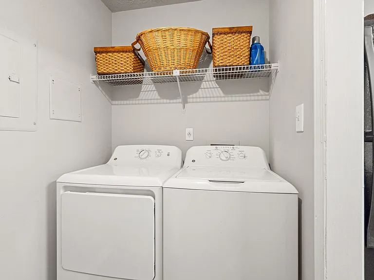 Belmont Crossing Apartment Homes — Photo 9