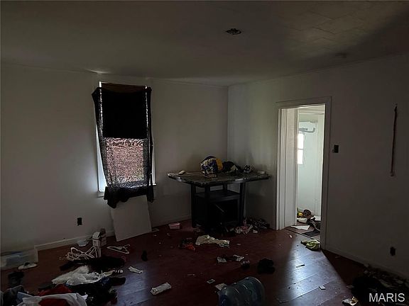 2nd image of 817 Iowa St
