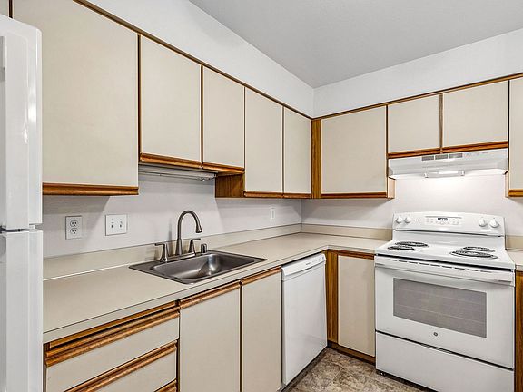 2nd image of 6619 Roosevelt Way NE #1-302