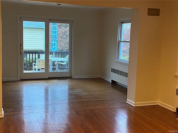 4th image of 327 Warren Ave