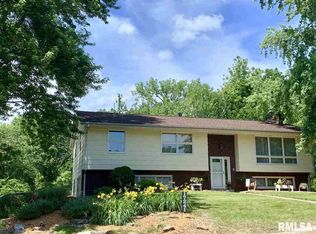 17241 River View Rd, Petersburg, IL 62675